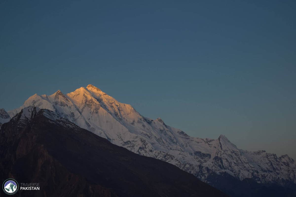 Marvel at the Majestic Peaks of Hunza Valley!